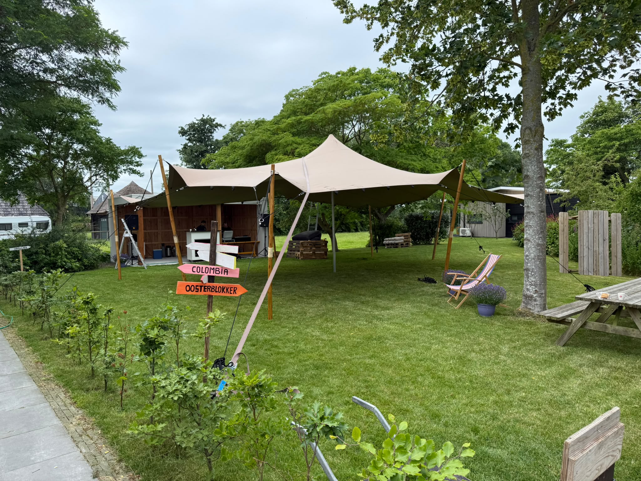 Opgezette stretchtent van Stretchtent Budget, voorbeeld 8